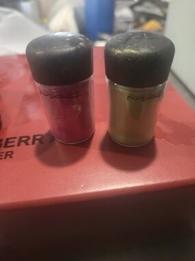 MAC Cosmetics Loose Pigments - Hot Pink & Metallic Gold